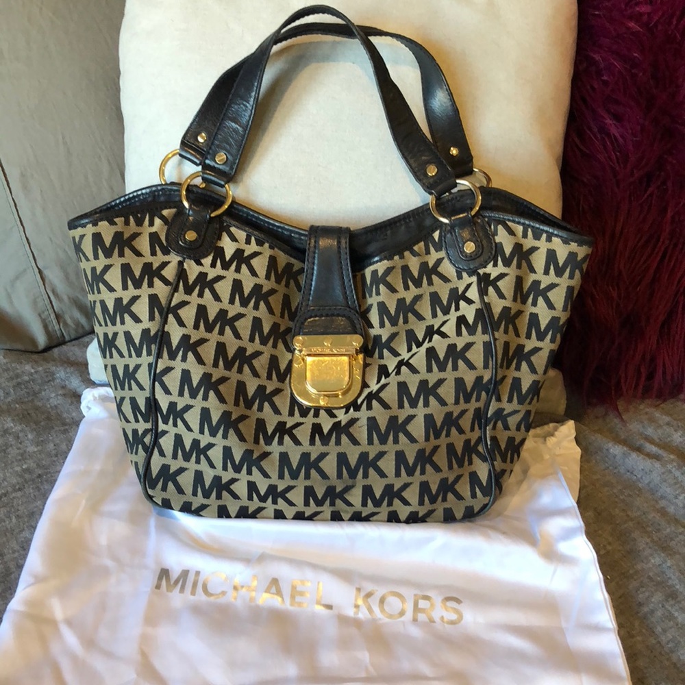 Michael kors purse MK - gold hardware